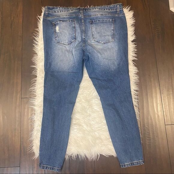 Rush Distressed Jeans with patches - Picture 4 of 7